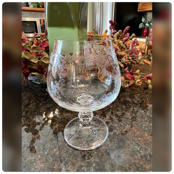 Import Assoc. ‘Cascade’ Set of Six Etched Crystal Brandy/Cognac Snifters - Picture 3 of 9